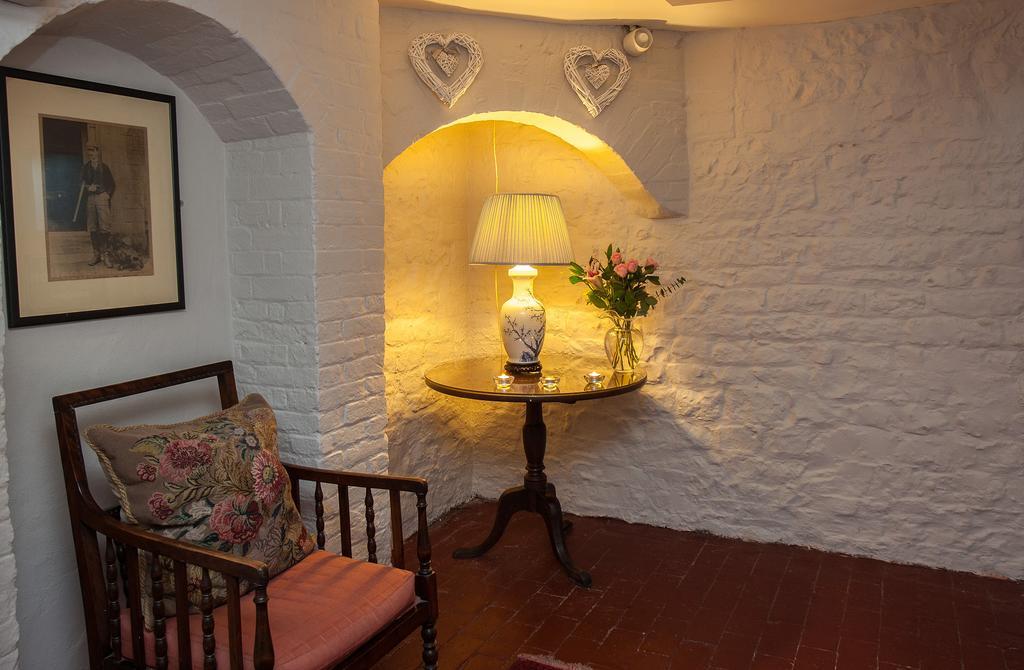Bed and Breakfast Langrish House Питерсфилд Экстерьер фото
